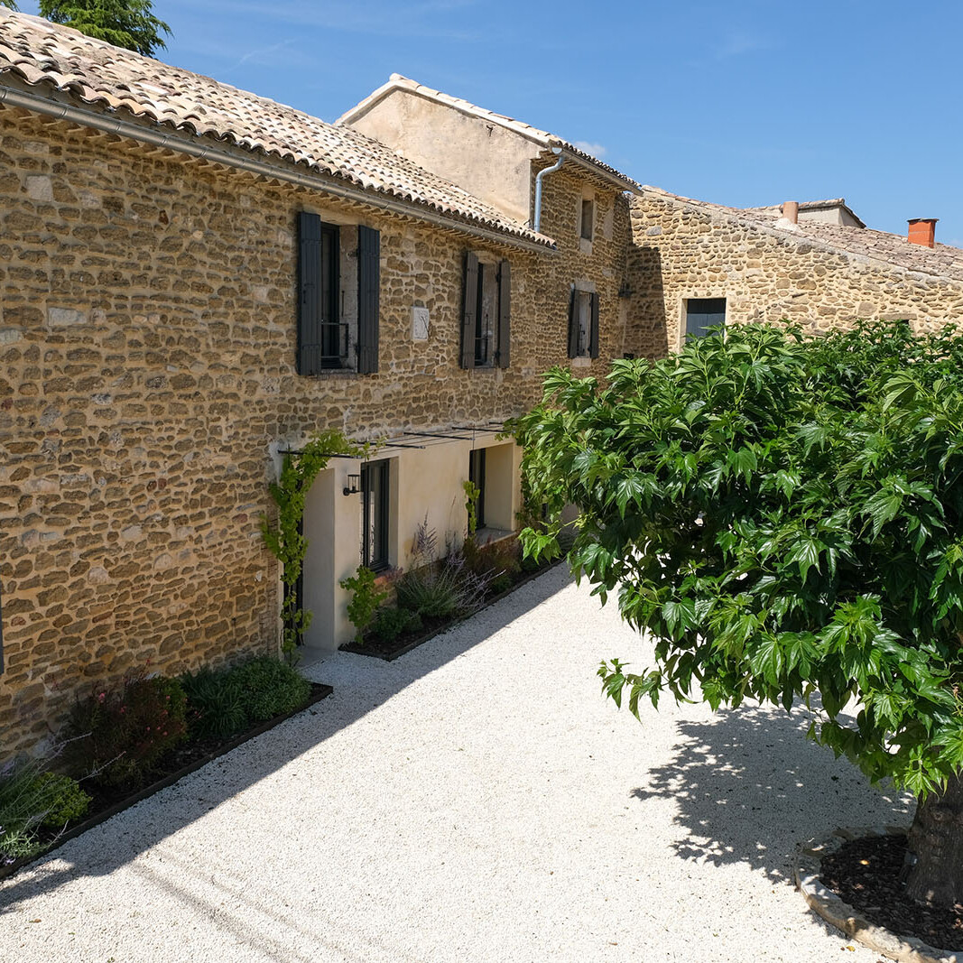 Maison B, location de mas provençal avec piscine